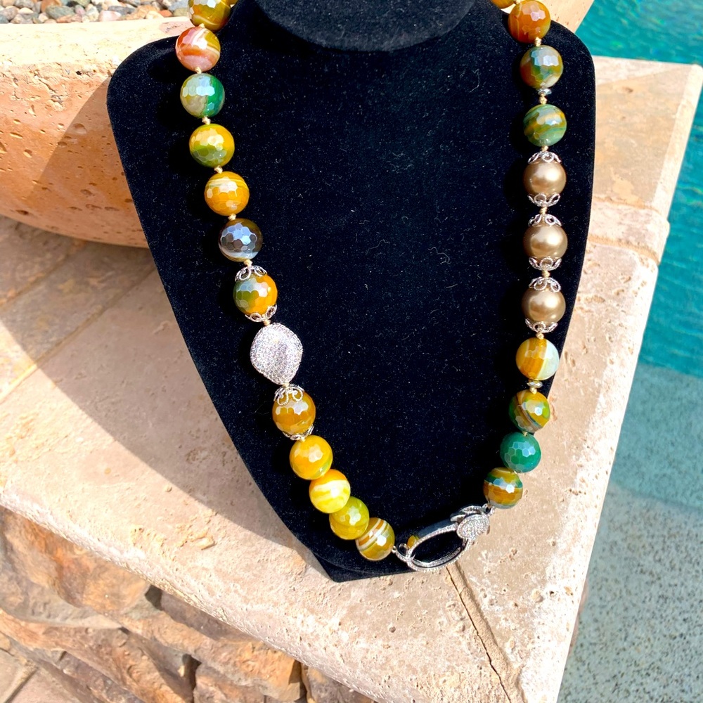 22” Tigers Eye cultured Tahitian pearl necklace with sparkly silver findings